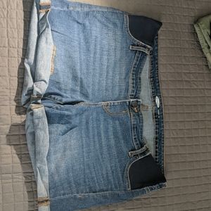Old Navy Maternity- jean short Size 14